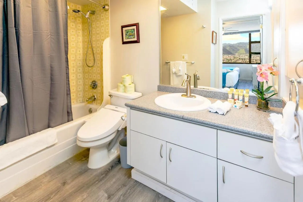 Apartment Warm Aloha Vibes, Mountain Views, Short Walk To Beach, And Free Parking Honolulu