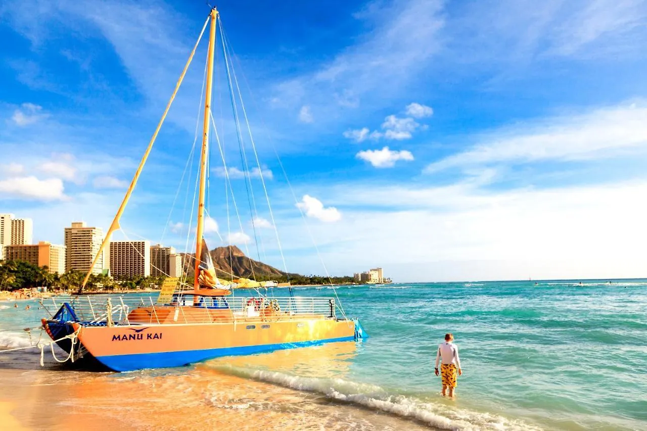 Warm Aloha Vibes, Mountain Views, Short Walk To Beach, And Free Parking Honolulu