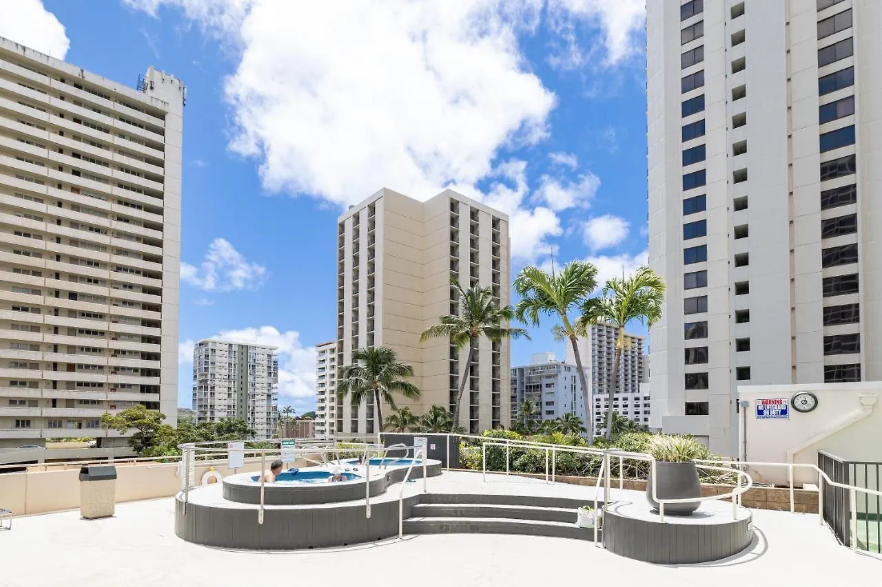 Warm Aloha Vibes, Mountain Views, Short Walk To Beach, And Free Parking Honolulu 0*,  United States