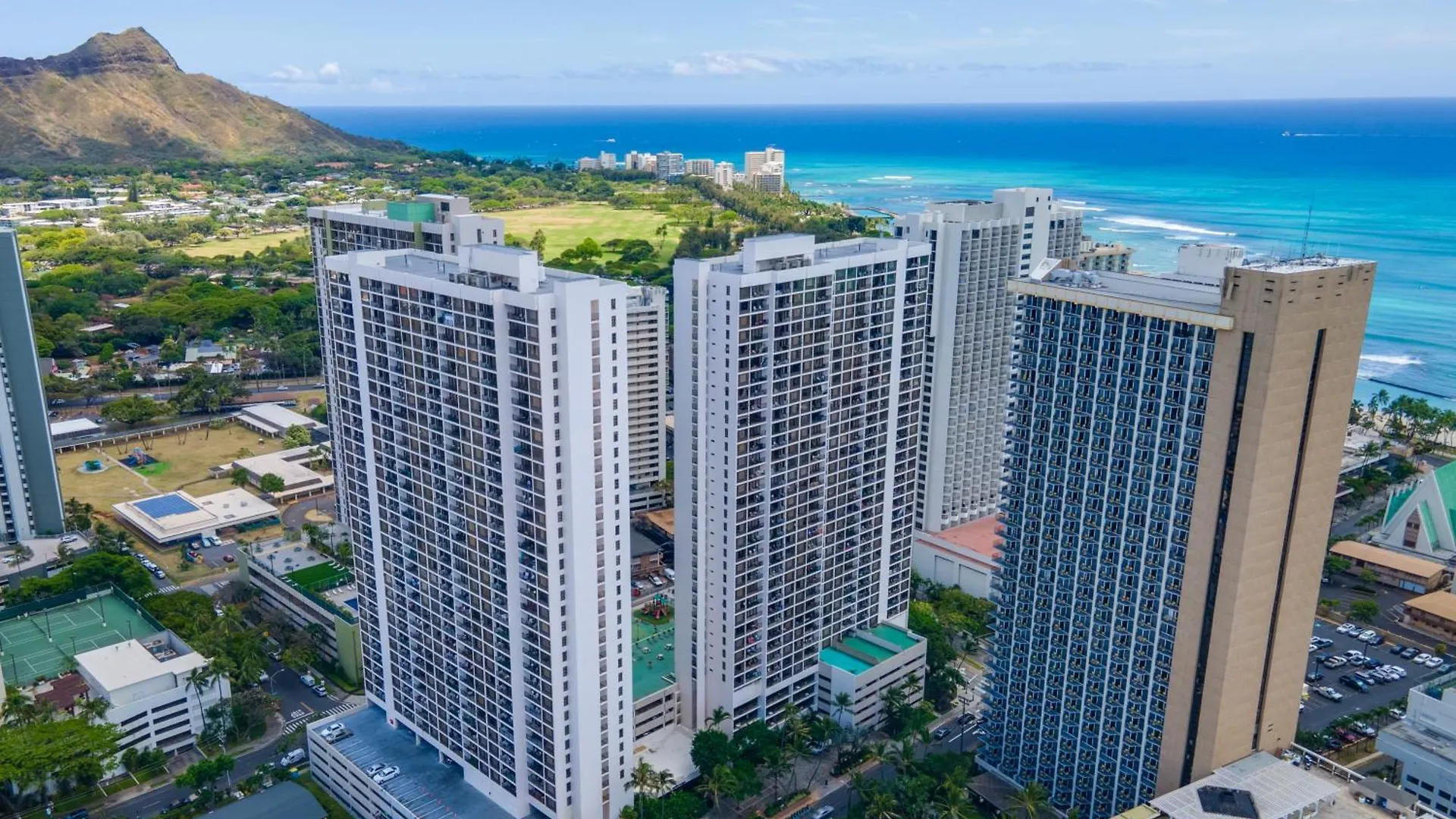 Warm Aloha Vibes, Mountain Views, Short Walk To Beach, And Free Parking Honolulu